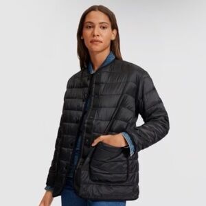 Like New Everlane The ReNew Channeled Liner in Black Size M